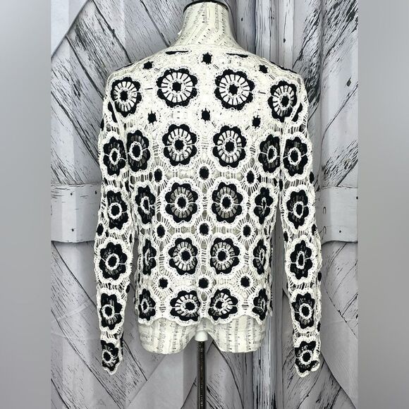A Diva Crocheted Sweater Floral Black & Cream M - Picture 2 of 7